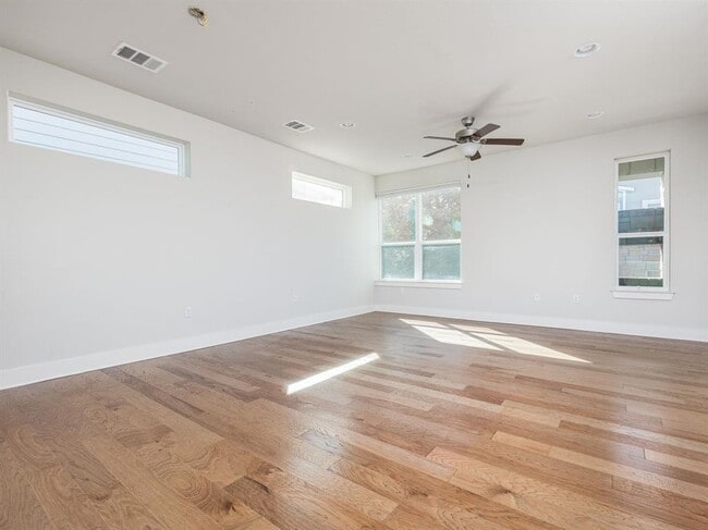 Photo - 2020 Sager Dr Unidad 260C