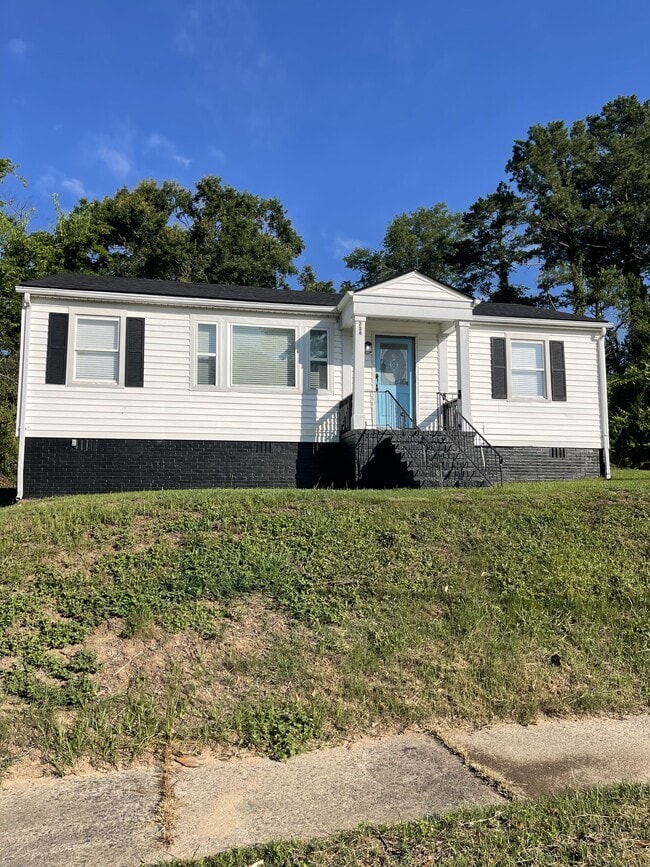 Photo - 706 Crestlyn Dr House