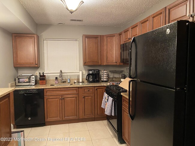 Building Photo - 127 Tulip Ln Rental