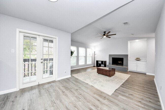 Building Photo - 9009 Richmond Ave. Unit 107 Rental