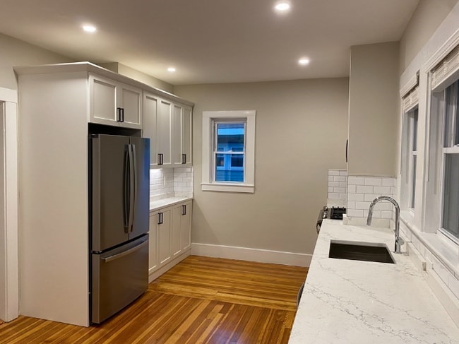 Building Photo - 26 Playstead Rd Unit #2 Rental