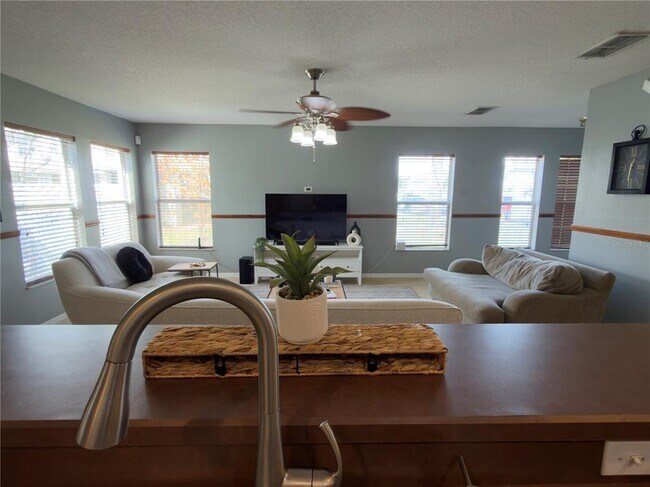 Photo - 2552 Aventurine St