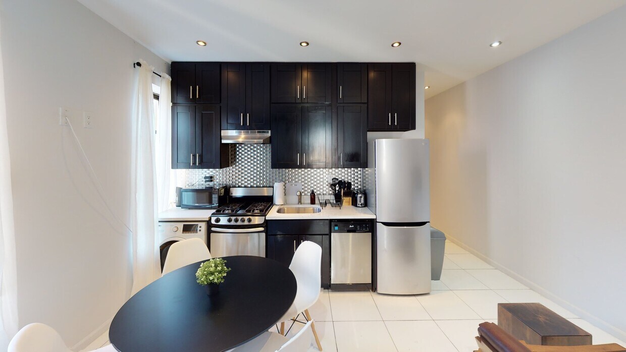 Photo - Private bedroom in 4 bed/1.5 bath Home