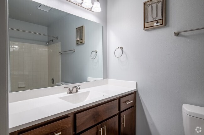 2BR, 2BA - 1092SF