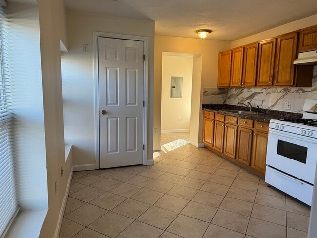 Photo - 12 Paris St Unit 3