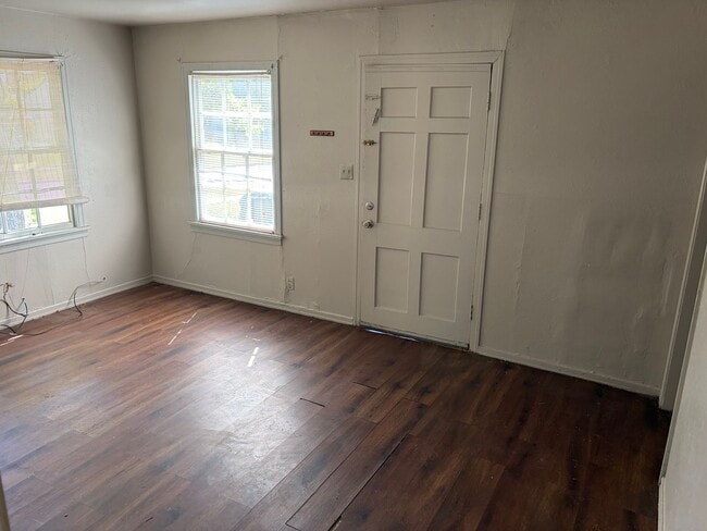 Photo - 2726 Lakehurst Ave