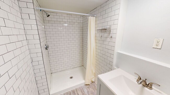 Photo - Fully Renovated 4BR/1.5BA on Science Hill | New Everything | Steps to Yale Unidad 1 (Garden)