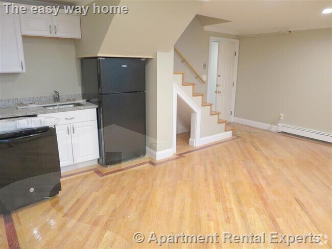 Building Photo - 111 Sciarappa St Unit #6 Rental