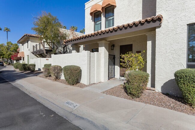 Photo - 1820 E Frier Dr