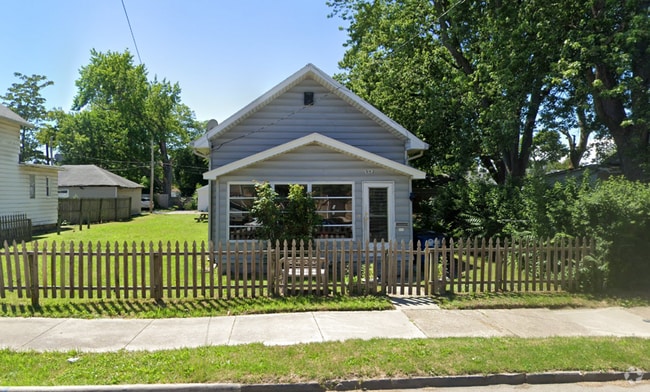 Building Photo - 552 White St. Rental