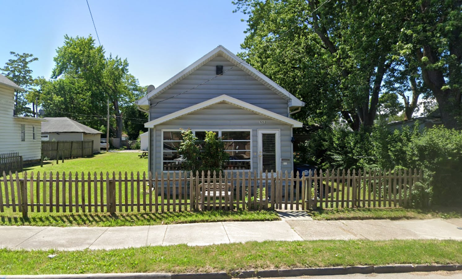 Photo - 552 White St. House