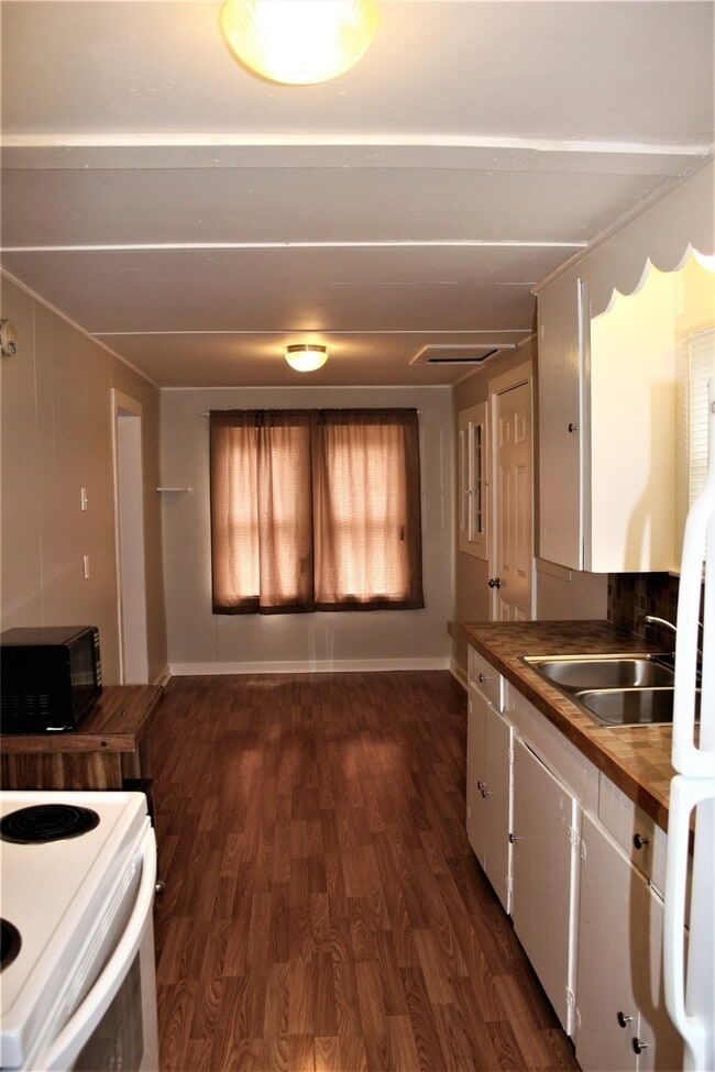 Photo - 6622 Church St