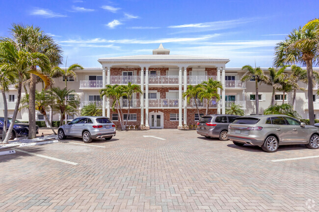 Building Photo - 1198 Hillsboro Mile Unit 122 Rental