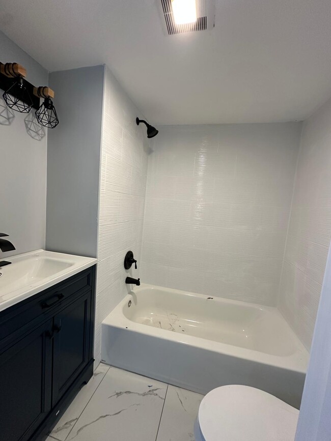 Photo - 1956 W 25th St