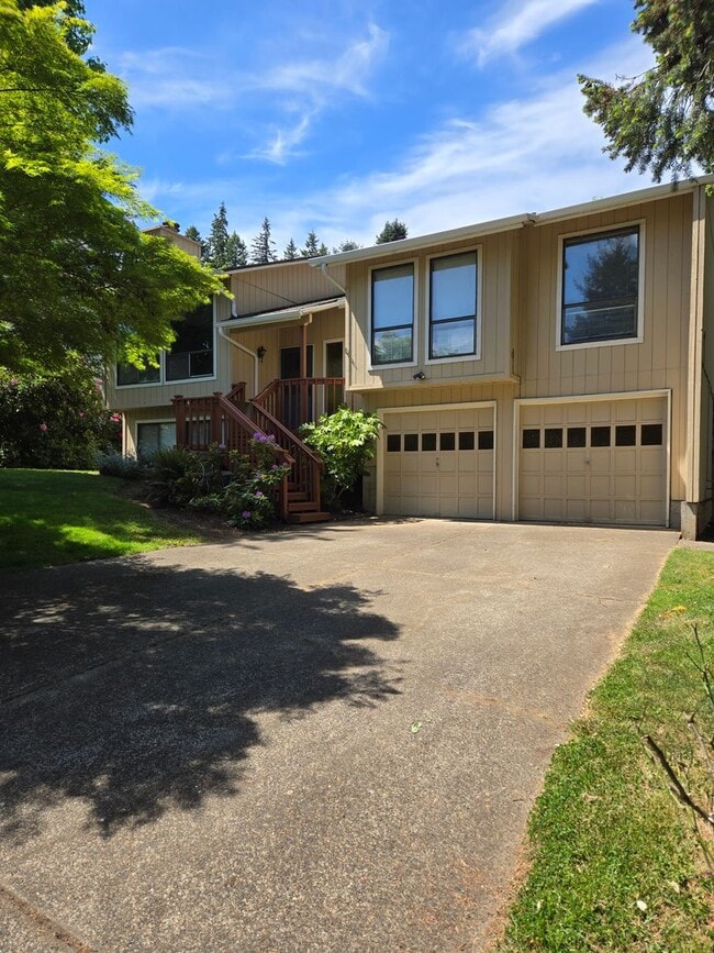 Large 10k ft Lot! 3 br 2 bth, 2 family roo... - Large 10k ft Lot! 3 br 2 bth, 2 family roo... House
