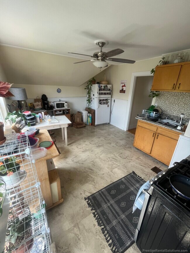 Photo - 12 Donnybrook Rd Unit Cozy 3 bed in Oak Square!