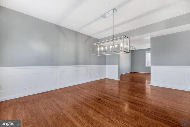 Photo - 421 Gatewood Ct