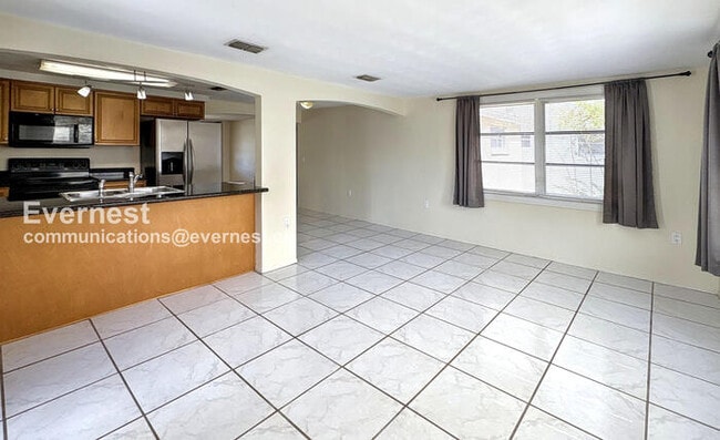 Photo - 5912 Della Dr