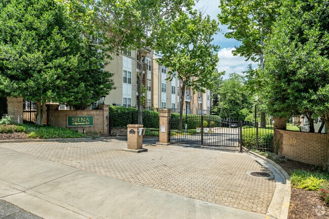 Entrada - Siena At Renaissance