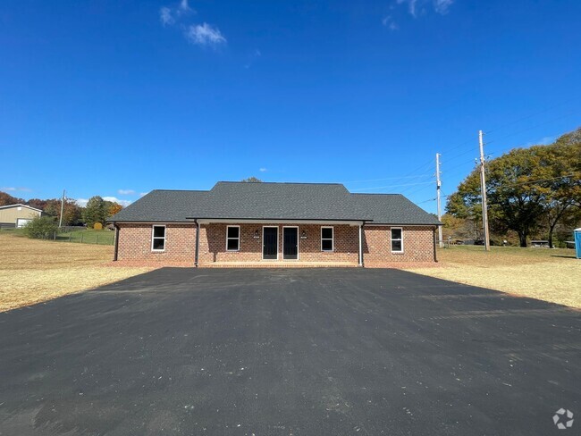 Building Photo - Available NOW! 2BR, 1BA Duplex in Super Co... Rental