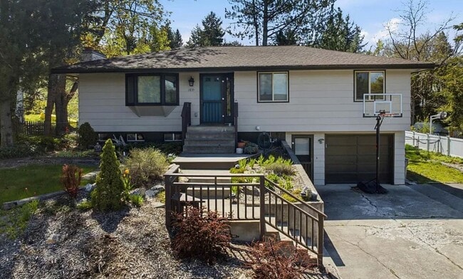 Photo - Beautiful 3 Bed 3 Bath located on Military Hill!