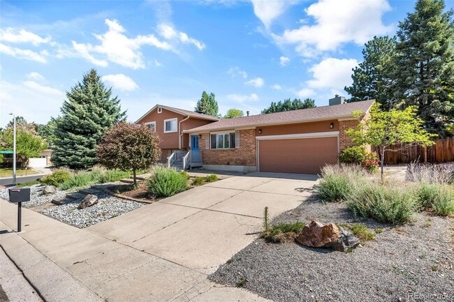 5585 Escondido Dr