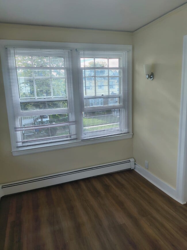 Building Photo - 637 S 8th Ave Unit Apt