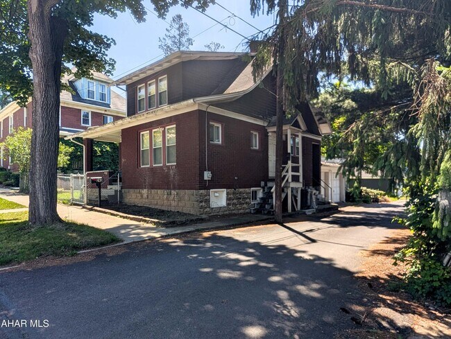243 Lunen St