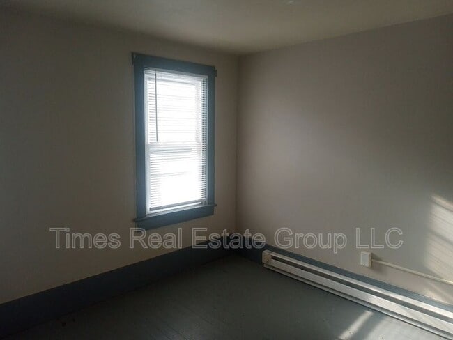 Photo - 206 W Railroad St