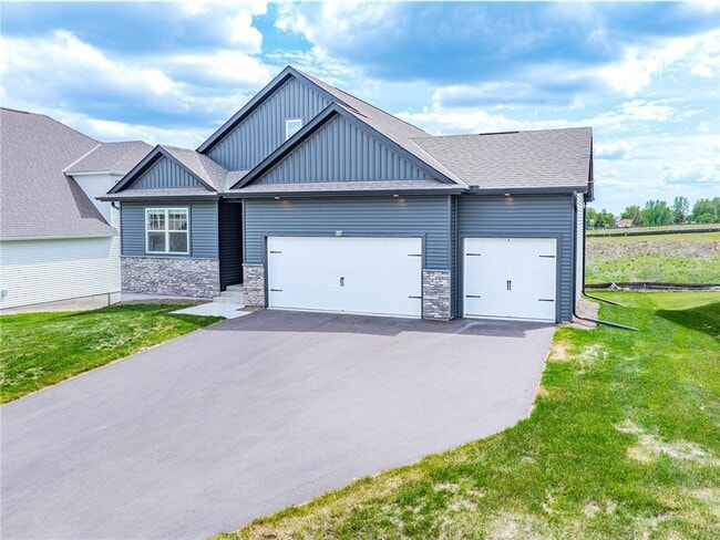 Photo - 717 Winterberry Ln