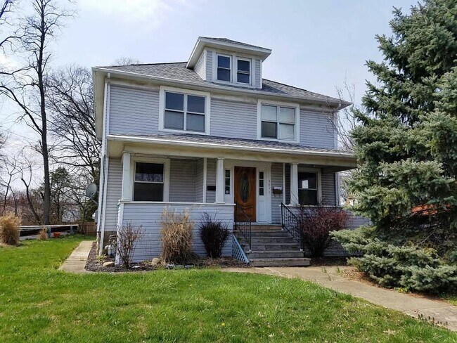 Photo - 323 S State St House
