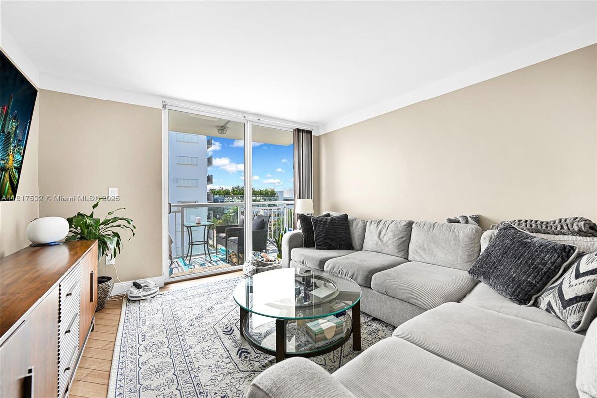 Photo - 1345 Lincoln Rd Condo