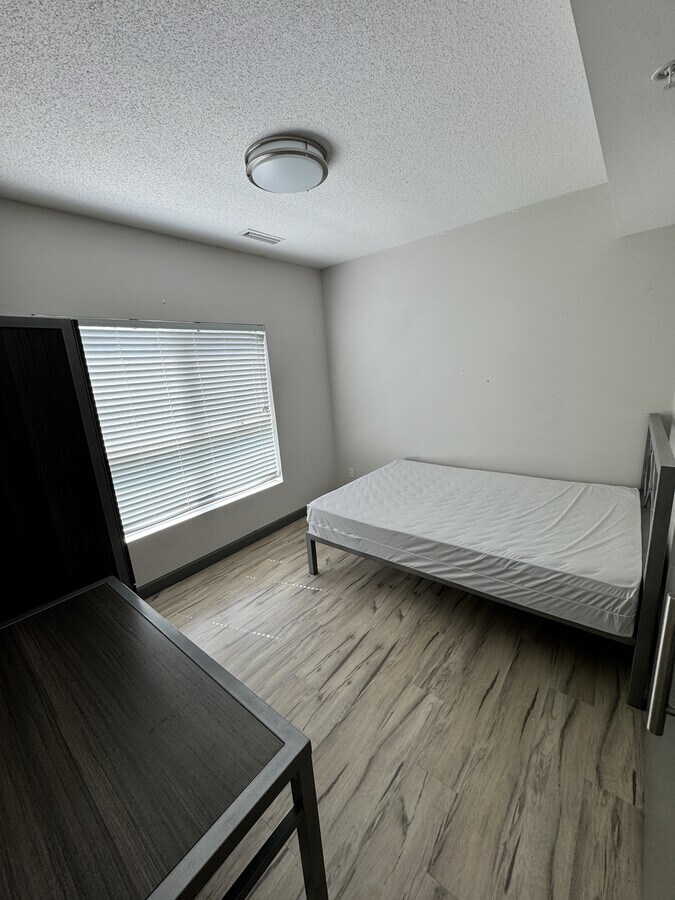 Photo - 258A-258A Sunview St