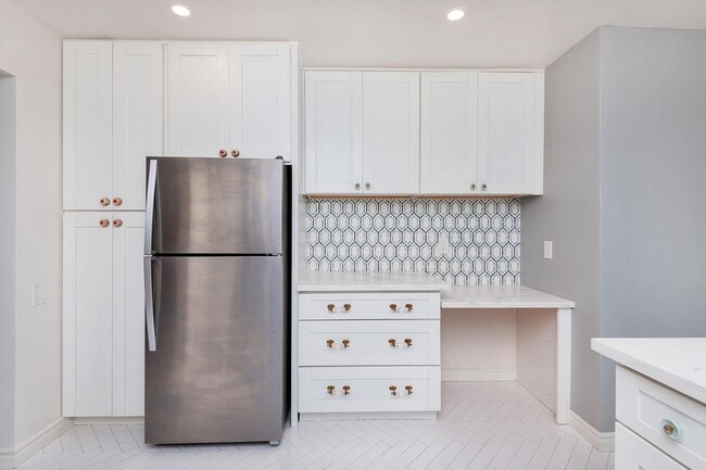 Photo - Beautifully renovated upstairs unit in South Mission Hills!  A MUST-SEE!