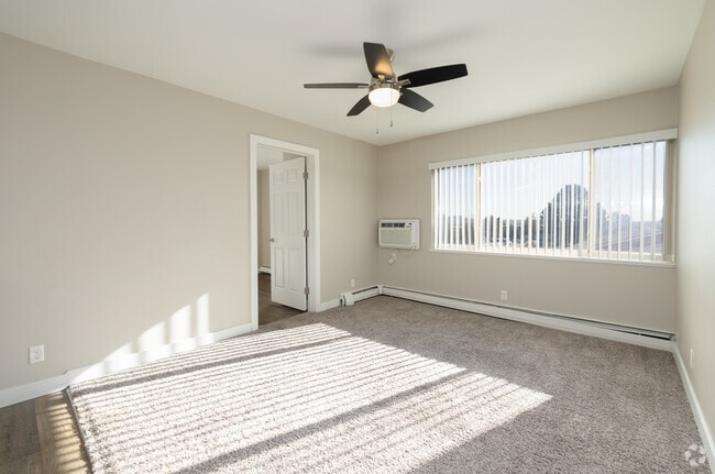 Interior Photo - Chestnut Hills