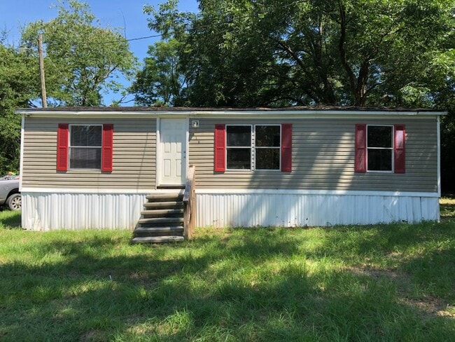 Building Photo - 3 bedroom 2 bath mobile home
