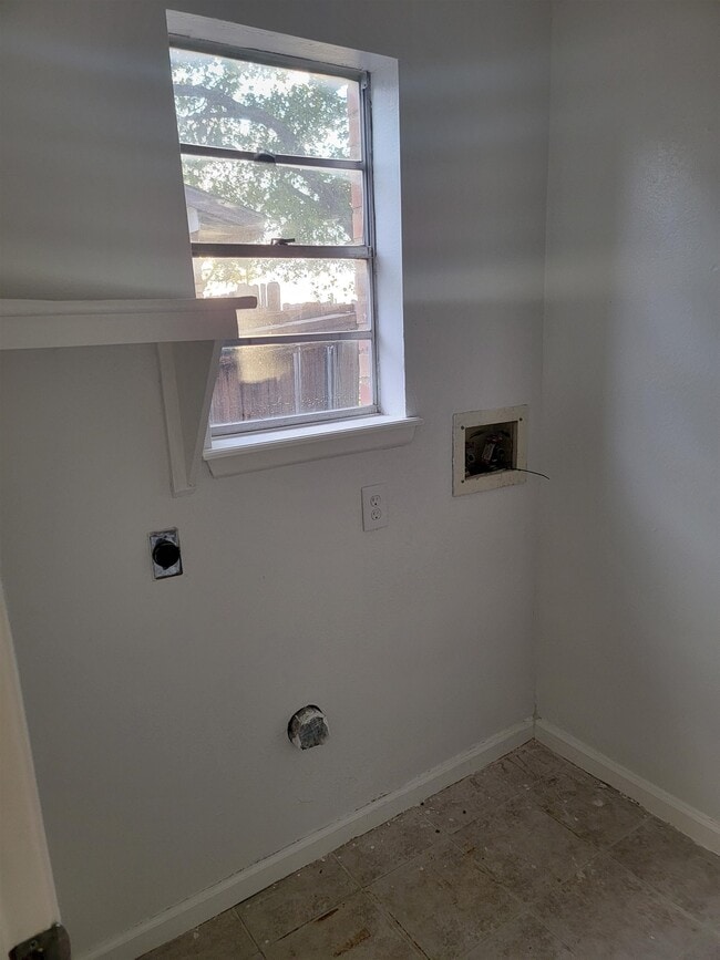 Photo - 713 Lindenwood Dr