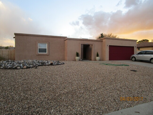 Building Photo - Rio Rancho 3-4 BR 1915 SF 2B 2CG Rental