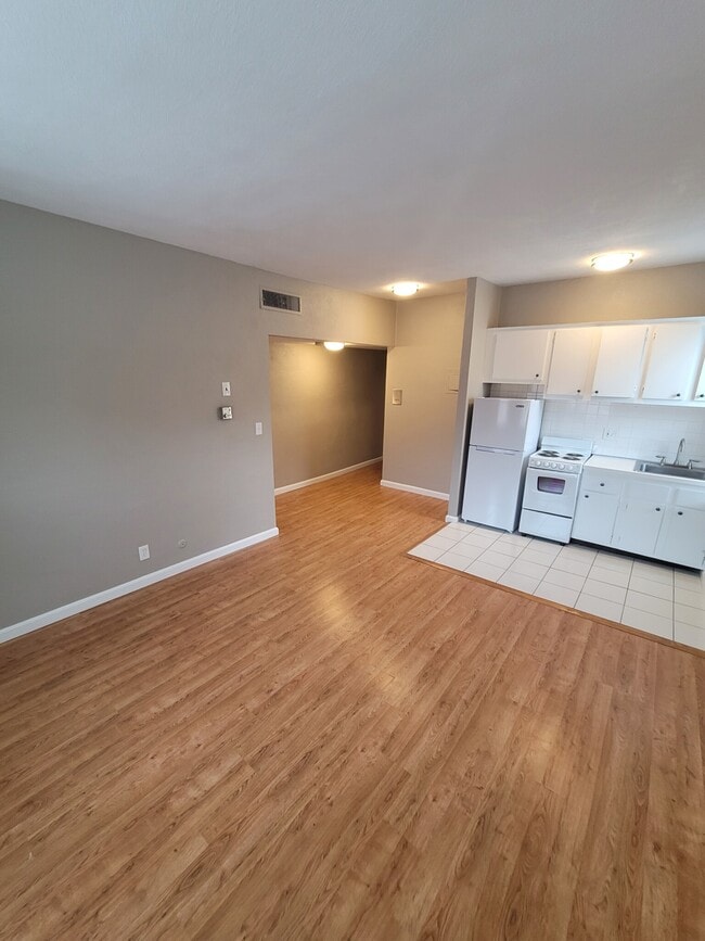 Building Photo - 1890 Beacon St Unit #3 Rental