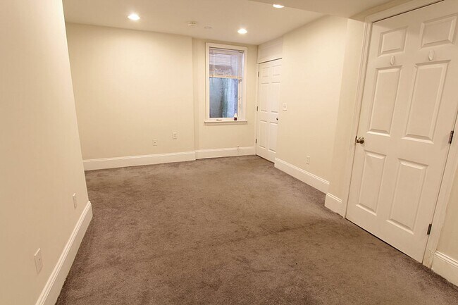 Photo - Large 3 bed in Brookline