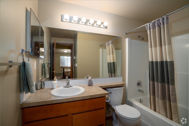 2BR, 1BA - 1,010SF - Bathroom