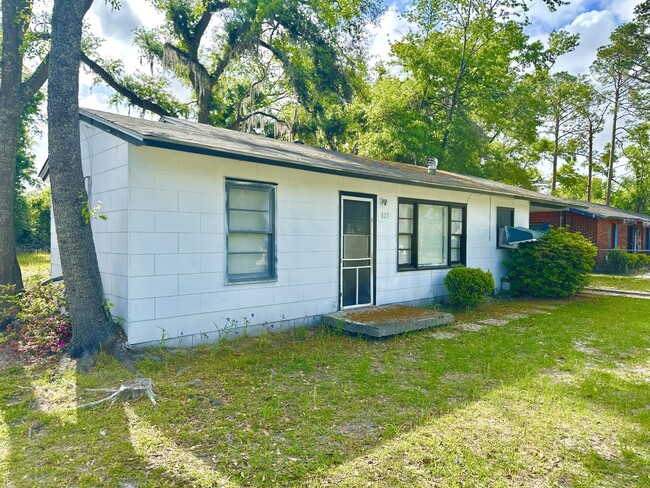 Photo - 825 Bethune St