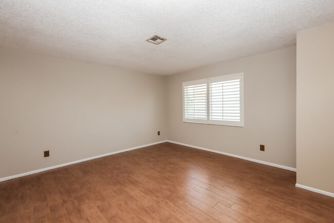 Photo - 5946 Stringfellow Rd