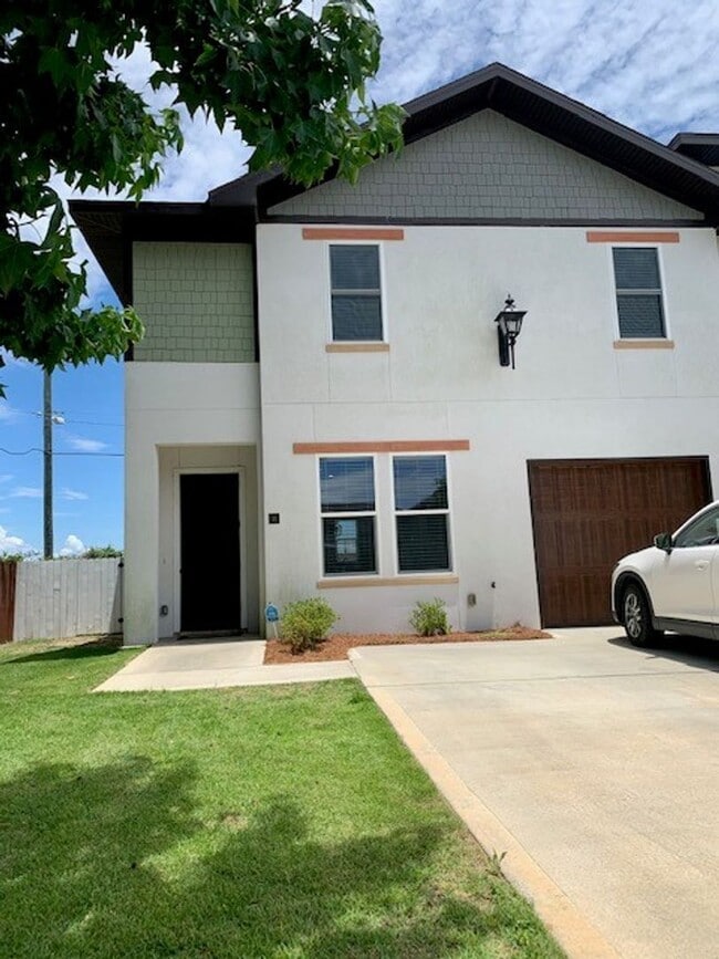 **MOVE IN SPECIAL-$500 OFF 1ST MONTH’S REN... - **MOVE IN SPECIAL-$500 OFF 1ST MONTH’S REN... Townhome