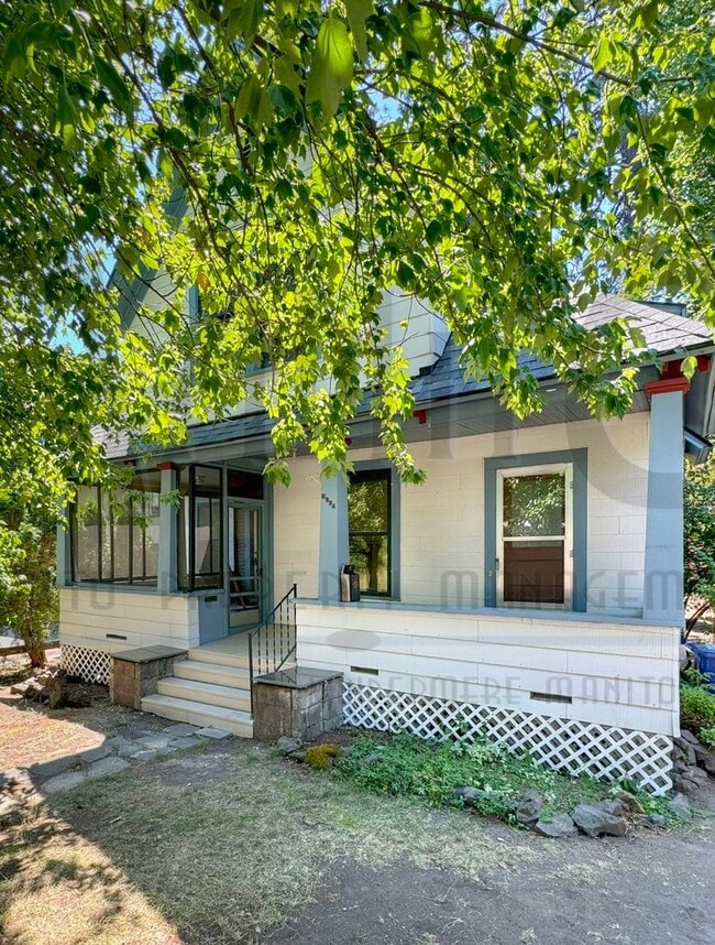 Building Photo - *COMING SOON* Vintage Craftsman In Prime L... Rental