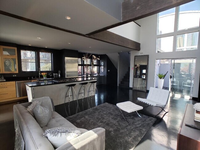 Photo - Professionally Designed Modern Loft In Oak...