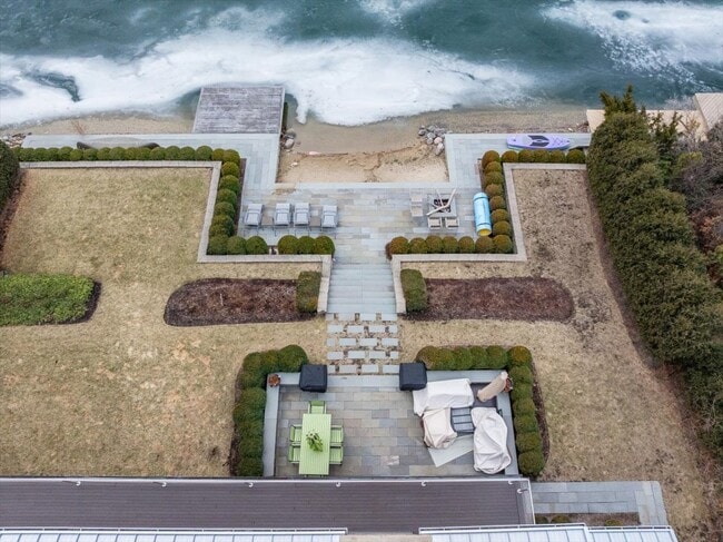 Photo - 2076 Valley Lo Ln