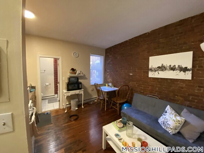 890 Huntington Ave Unit 3