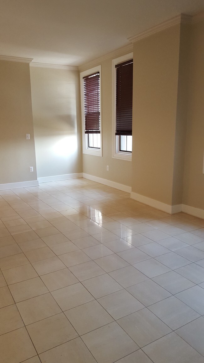 Photo - 1 E Chase St Unit 614