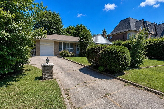 Building Photo - 9 Lloydminster Crescent